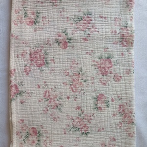 Nyári muszlin babatakaró kánikula duplagéz gyerektakaró 70x90 cm romantikus virágok  - Meska.hu