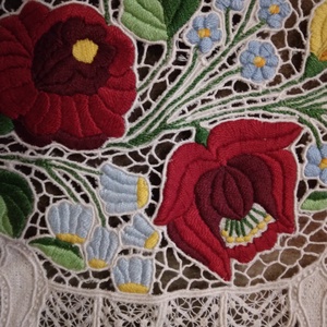 Kalocsai riseliős terítő - otthon & életmód - konyhafelszerelés, tálalás - tálalás - terítő - Meska.hu Kalocsai riseliős terítő - otthon & életmód - konyhafelszerelés, tálalás - tálalás - terítő - Meska.hu