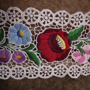 Kalocsai riseliős terítő - otthon & életmód - dekoráció - asztal és polc dekoráció - asztaldísz - Meska.hu Kalocsai riseliős terítő - otthon & életmód - dekoráció - asztal és polc dekoráció - asztaldísz - Meska.hu