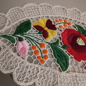 Kalocsai riseliős terítő - otthon & életmód - dekoráció - halloween - halloweeni asztaldísz - Meska.hu Kalocsai riseliős terítő - otthon & életmód - dekoráció - halloween - halloweeni asztaldísz - Meska.hu