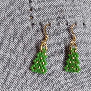 Karácsonyi móka - fenyő mini füli arany dísszel, Ékszer, Fülbevaló, Lógó fülbevaló, , MESKA