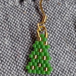 Karácsonyi móka - fenyő mini füli arany dísszel - ékszer - fülbevaló - lógó fülbevaló - Meska.hu