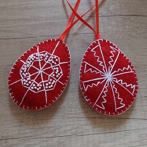 Hímzett filc tojások - gyimesi mintával, Ünnepi díszek, dekorációk, Húsvéti díszek és dekorációk, Húsvéti tojásfadíszek, Hímzés, Gyöngyfűzés, gyöngyhímzés, MESKA