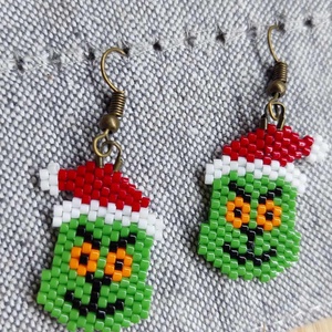 Karácsonyi móka - GRINCS mini fülbevaló, Ékszer, Fülbevaló, Lógó fülbevaló, Gyöngyfűzés, gyöngyhímzés, MESKA