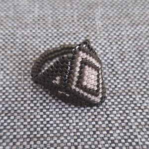 Rombusz gyűrű - ékszer - gyűrű - gyöngyös gyűrű - Meska.hu