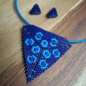 Ékszerszett (medál + füli) - kék, Ékszer, Ékszerszett, Ékszerkészítés, Gyöngyfűzés, gyöngyhímzés, MESKA