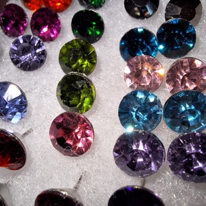 Színes pötty fülbevaló - ékszer - fülbevaló - pötty fülbevaló - Meska.hu