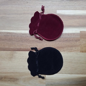 Bársony ajándékszütyő (fekete) - otthon & életmód - papír, írószer - ajándékozás kellékei - ajándékzsák, csomagolás - Meska.hu