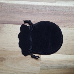 Bársony ajándékszütyő (fekete) - otthon & életmód - papír, írószer - ajándékozás kellékei - ajándékzsák, csomagolás - Meska.hu