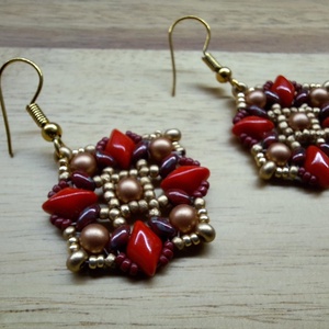 Elegáns csipkés fülbevaló (piros-arany) - ékszer - fülbevaló - lógó fülbevaló - Meska.hu