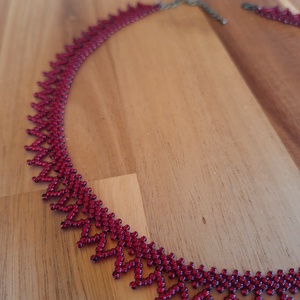 Cakkos gyöngyszalag (bordó) - Meska.hu