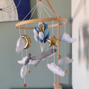 Bálnás lufis kiságyforgó - Meska.hu