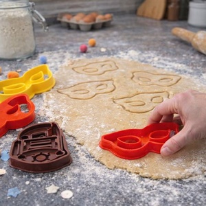 Farsangi Sütikiszúrók 3D - otthon & életmód - konyhafelszerelés, tálalás - sütés, főzés - sütikiszúró - Meska.hu