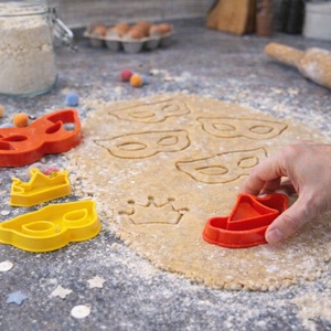 Farsangi Sütikiszúrók 3D - otthon & életmód - konyhafelszerelés, tálalás - sütés, főzés - sütikiszúró - Meska.hu