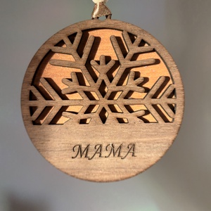 Gravírozott hópehely dísz névvel - karácsony - karácsonyi lakásdekoráció - karácsonyfadíszek - Meska.hu