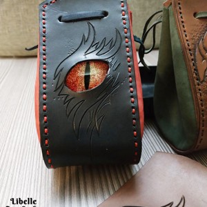 Sárkányszemes kockatartó szütyő - PIROS szemmel - játék & sport - táblajáték és kártyajáték - társasjátékok - dobókocka - Meska.hu