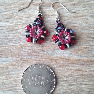 Piros - fekete - ezüst fülbevaló, Ékszer, Fülbevaló, Lógó fülbevaló, Gyöngyfűzés, gyöngyhímzés, MESKA