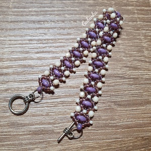 Lila - bézs karkötő - ékszer - karkötő - gyöngyös karkötő - Meska.hu