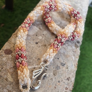 Fényes téglavörös nyaklánc, Ékszer, Nyaklánc, Medál nélküli nyaklánc, Gyöngyfűzés, gyöngyhímzés, MESKA