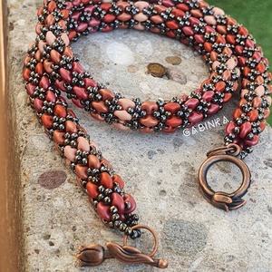 Téglavörös nyaklánc, Ékszer, Nyaklánc, Medál nélküli nyaklánc, Gyöngyfűzés, gyöngyhímzés, MESKA