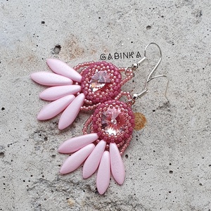 Lógós rózsaszín fülbevaló, Ékszer, Fülbevaló, Lógó fülbevaló, Gyöngyfűzés, gyöngyhímzés, MESKA