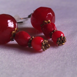 Csipkebogyó piros üveggyöngy fülbevaló - ékszer - fülbevaló - lógó fülbevaló - Meska.hu