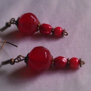 Csipkebogyó piros üveggyöngy fülbevaló - ékszer - fülbevaló - lógó fülbevaló - Meska.hu