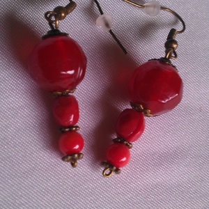 Csipkebogyó piros üveggyöngy fülbevaló - Meska.hu