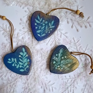 3 db elegáns, fára festett téli, karácsonyi  rusztikus szív alakú dísz, dekoráció  - karácsony - karácsonyi lakásdekoráció - karácsonyfadíszek - Meska.hu