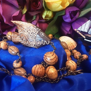 Medálos nyaklánc fa gyöngyökkel - ékszer - nyaklánc - medálos nyaklánc - Meska.hu