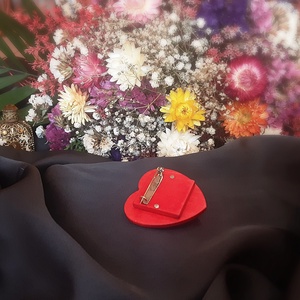 AKCIÓS Szívecskés fényképtartó bross népies stílusban  - ékszer - kitűző és bross - Meska.hu