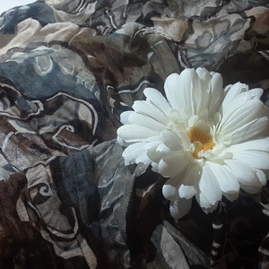 AKCIÓS Flóra 2 az 1-ben sál és nyakék - ruha & divat - sál, sapka, kendő - vállkendő - Meska.hu AKCIÓS Flóra 2 az 1-ben sál és nyakék - ruha & divat - sál, sapka, kendő - vállkendő - Meska.hu