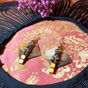 Kagylós-gyöngyös fülbevaló - ékszer - fülbevaló - lógó fülbevaló - Meska.hu