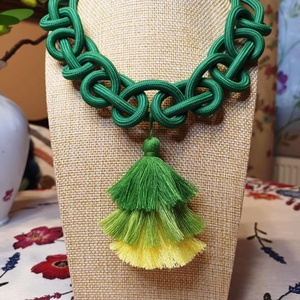 Fiona - zsinóros nyakék, Ékszer, Nyaklánc, Medálos nyaklánc, Csomózás, Ékszerkészítés, MESKA