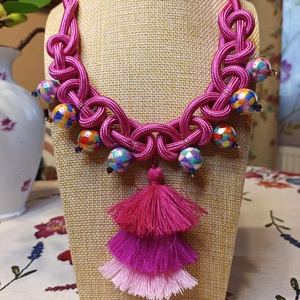 FRÉZIA  zsinóros gyöngyös nyakék, Ékszer, Nyaklánc, Medálos nyaklánc, Csomózás, Ékszerkészítés, MESKA