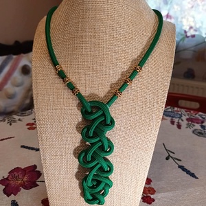 Zöld fonat  zsinóros nyakék - ékszer - nyaklánc - medálos nyaklánc - Meska.hu