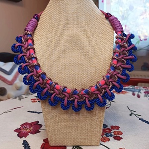 Tűzvirág  népies stílusú zsinóros nyakék - ékszer - nyaklánc - medál nélküli nyaklánc - Meska.hu