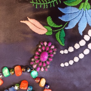 Melina színes kagylógyöngyös nyakék, Ékszer, Nyaklánc, Medálos nyaklánc, Ékszerkészítés, MESKA