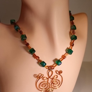 Aurora üveggyöngyös nyaklánc medállal - ékszer - nyaklánc - medálos nyaklánc - Meska.hu