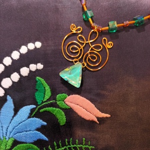 Aurora üveggyöngyös nyaklánc medállal - ékszer - nyaklánc - medálos nyaklánc - Meska.hu