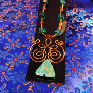 Aurora üveggyöngyös nyaklánc medállal, Ékszer, Nyaklánc, Medálos nyaklánc, Ékszerkészítés, MESKA