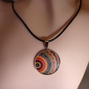 Színpompás Etno Medál - Meska.hu