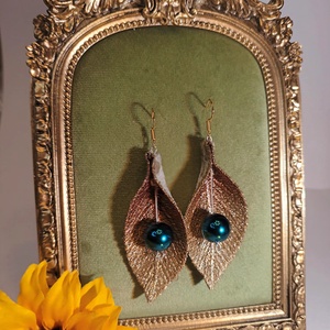 Kézműves arany levél fülbevaló elegáns tekla gyönggyel - Meska.hu