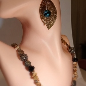 Kézműves arany levél fülbevaló elegáns tekla gyönggyel - ékszer - fülbevaló - lógó fülbevaló - Meska.hu