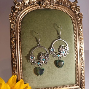 Vadvirágos Fonat fülbevaló szív gyönggyel - ékszer - fülbevaló - lógó fülbevaló - Meska.hu