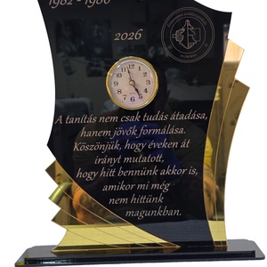 Egyedi akrilüveg gravírozott ajándék órával - személyre szabható emlékplakett - otthon & életmód - dekoráció - asztal és polc dekoráció - gravírozott táblák - Meska.hu
