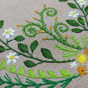 GabO oldaltáska hímzett, barna, virágkehely - 1 - táska & tok - kézitáska & válltáska - válltáska - Meska.hu