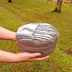 Mini meditációs, jóga ülőpárna tönköly pelyvával töltve, beige-barna, kottás, Otthon & Életmód, Lakástextil, Párna & Párnahuzat, Varrás, MESKA