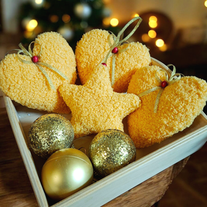 Karácsonyi dísz szett  szívecskék és csillag, sárga, puha Teddy anyagból - Meska.hu