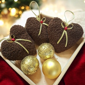 Karácsonyi dísz szett  szívecskék, barna, puha Teddy anyagból, 3db, Karácsony, Karácsonyi lakásdekoráció, Karácsonyfadíszek, Varrás, MESKA